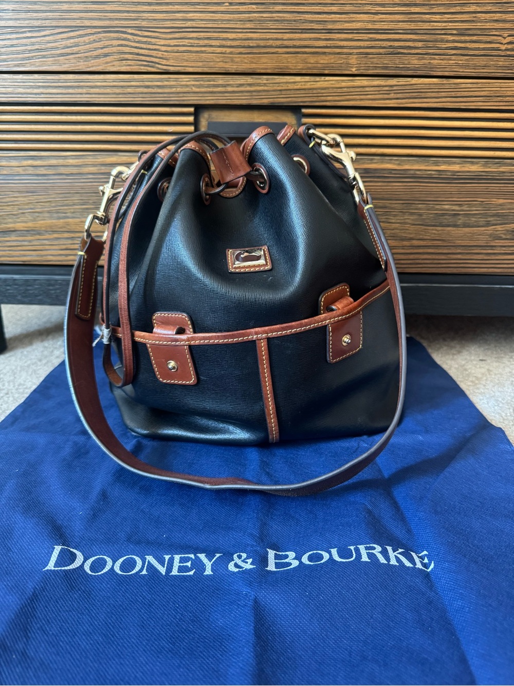 Dooney & Bourke Black Brown Drawstring Bucket Shoulder Bag Striped Lined Dust